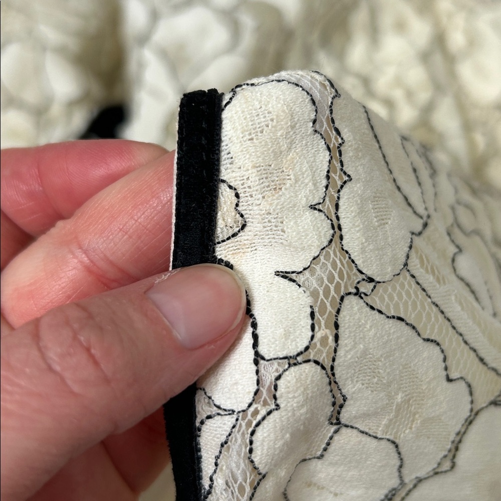 VENUS Ivory Floral Lace Blouse Velvet Trim High Low Bell Sleeves Size 20 Boho - Picture 16 of 16